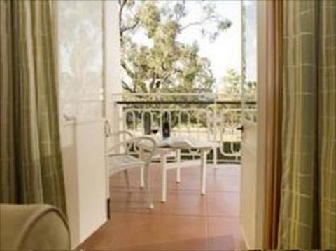 ANU University House Hotel - Kawana Tourism 1