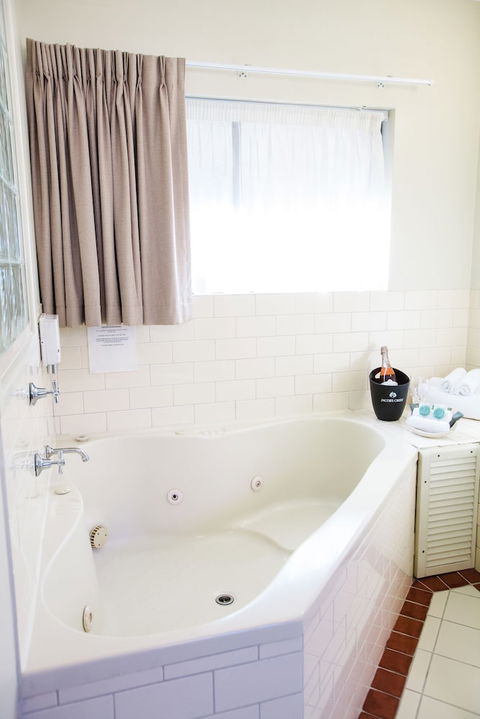 Comfort Inn & Suites Robertson Gardens - Kawana Tourism 6