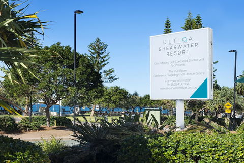ULTIQA Shearwater Resort - Kawana Tourism 0