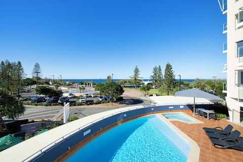 ULTIQA Shearwater Resort - Kawana Tourism 5