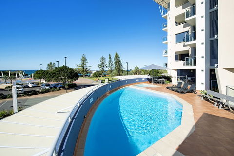 ULTIQA Shearwater Resort - Kawana Tourism 4