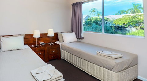 Cable Beachside Villas - Kawana Tourism 4