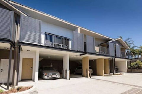 Cardiff Executive Apartments - Kawana Tourism 0
