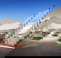 Ciloms Airport Lodge - Kawana Tourism