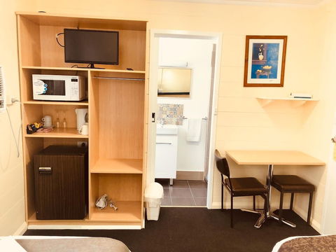 Red Cedar Motel - Kawana Tourism 6