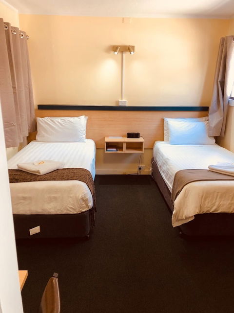 Red Cedar Motel - Kawana Tourism 4