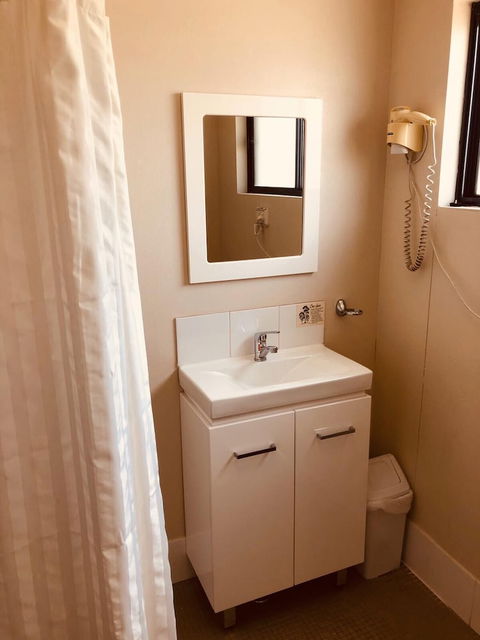 Red Cedar Motel - Kawana Tourism 5