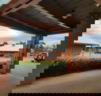 Mud Hut Motel - Kawana Tourism