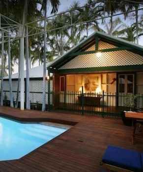 Pinctada McAlpine House - Kawana Tourism 0