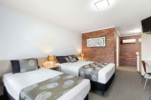 Blue Shades Motel - Kawana Tourism 0