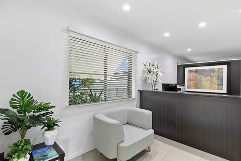 Blue Shades Motel - Kawana Tourism 7