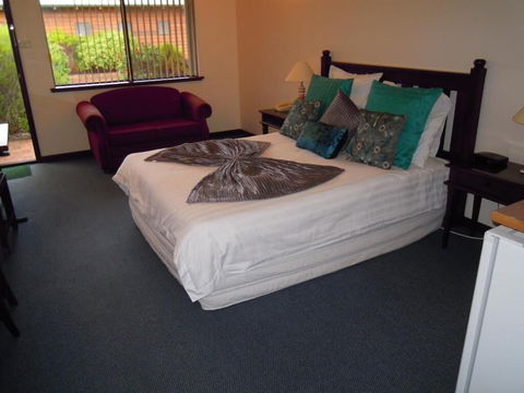 Tree Top Walk Motel - Kawana Tourism 6