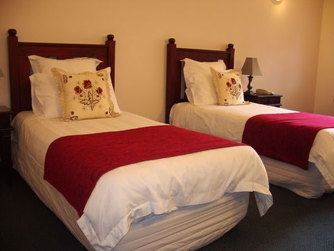 Tree Top Walk Motel - Kawana Tourism 5