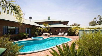 Tree Top Walk Motel - Kawana Tourism 2