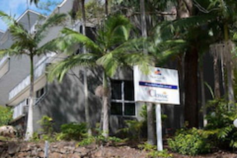 Palm Court Noosa - Kawana Tourism 0