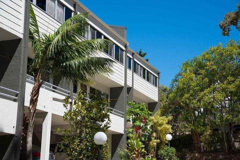 Palm Court Noosa - Kawana Tourism 1