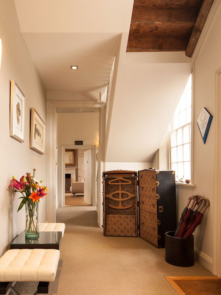 Rosegarland TAS Kawana Tourism