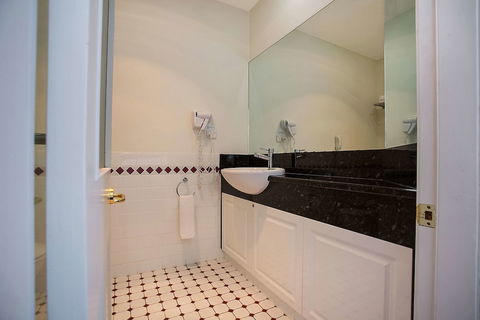 Quality Hotel Bentinck - Kawana Tourism 6