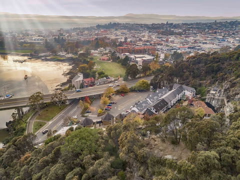 Leisure Inn Penny Royal Hotel & Apartments - Kawana Tourism 1