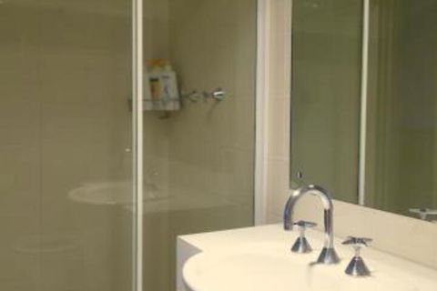 Kingston Terrace Apartments - Kawana Tourism 6