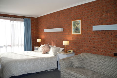 Whalers Rest Motor Inn - Kawana Tourism 4