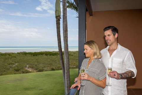 Moonlight Bay Suites - Kawana Tourism 1