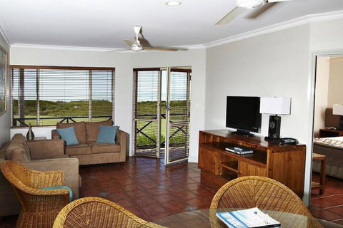 Moonlight Bay Suites - Kawana Tourism 7