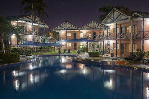 Moonlight Bay Suites - Kawana Tourism 6