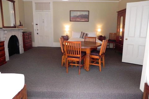 Moore Park Inn - Kawana Tourism 6