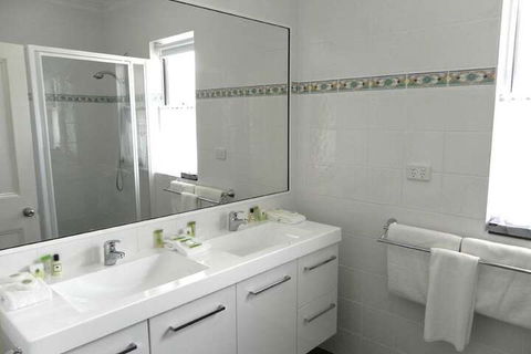 Moore Park Inn - Kawana Tourism 3