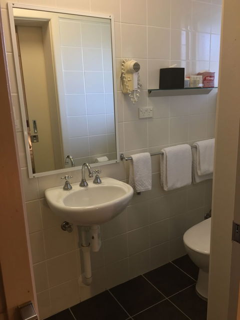 The Denman Hotel - Kawana Tourism 4