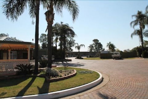 Nandewar Motor Inn - Kawana Tourism 6