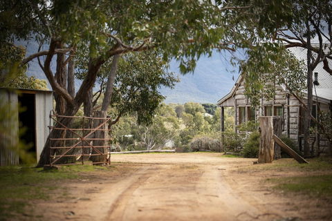 Grampians Pioneer Cottages - Kawana Tourism 3