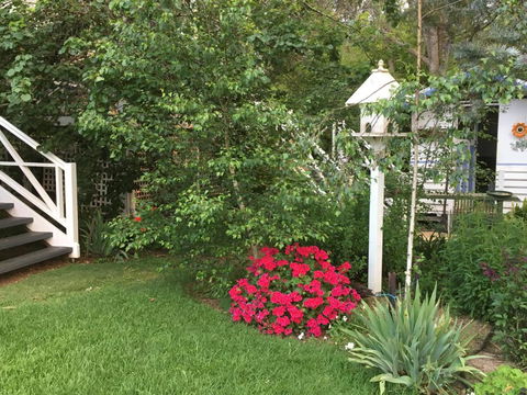 Applegate Lane Chalet - Kawana Tourism 5