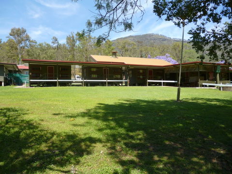 Christmas Creek Cafe & Cabins - Kawana Tourism 3