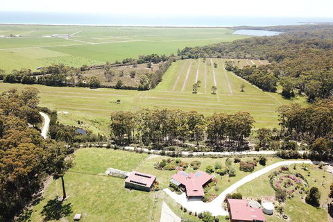 Eagles Roost Farmstay B & B - Kawana Tourism 1