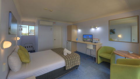 Bay Air Motel - Kawana Tourism 5