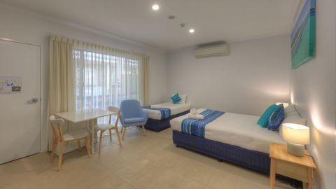 Bay Air Motel - Kawana Tourism 4