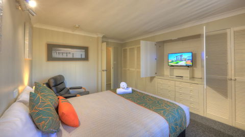 Bay Air Motel - Kawana Tourism 6