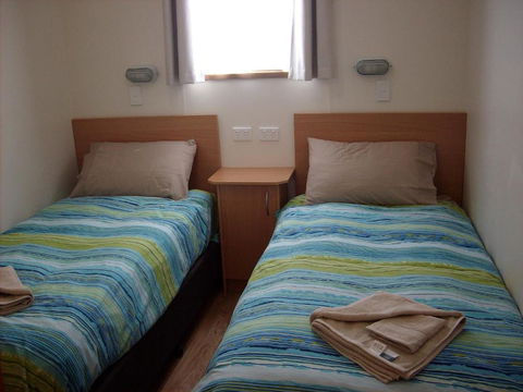 Jackos Holiday Cabins - Kawana Tourism 3