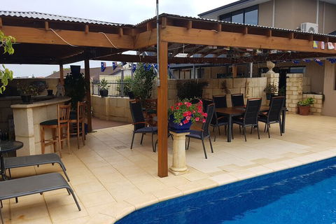 Ocean Reef Homestay - Kawana Tourism 6