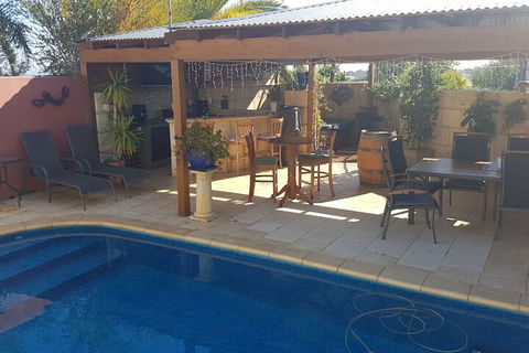 Ocean Reef Homestay - Kawana Tourism 7