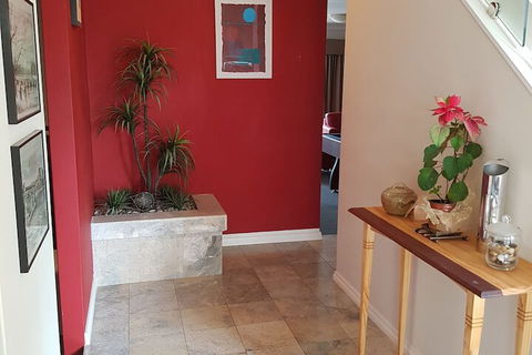 Ocean Reef Homestay - Kawana Tourism 1