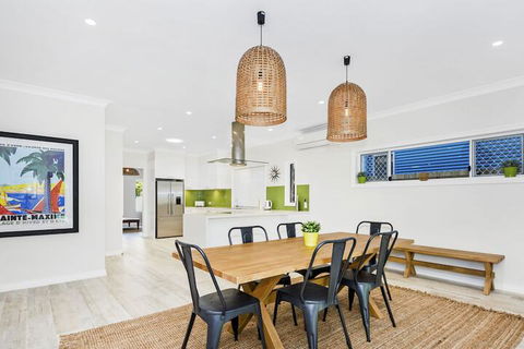 Fairlight Tweed Coast Holidays  - Kawana Tourism 3
