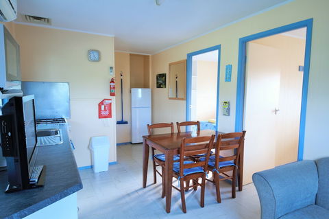 Baudin Beach Apartments - Kawana Tourism 4