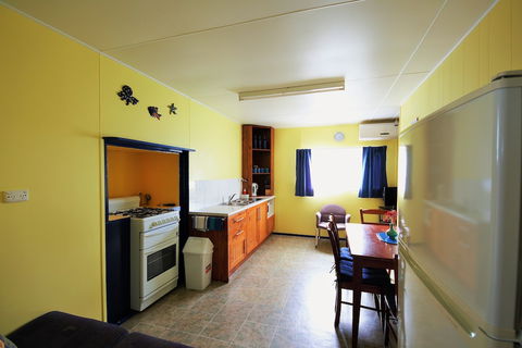 Baudin Beach Apartments - Kawana Tourism 6