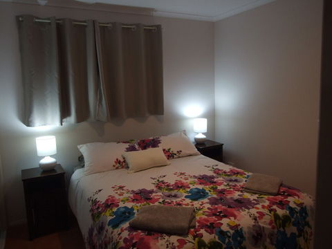 Lake Barra Cottages - Kawana Tourism 2