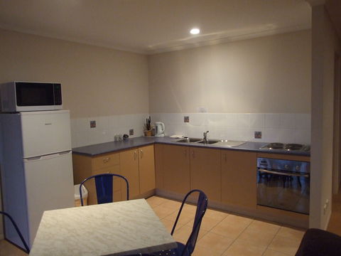 Lake Barra Cottages - Kawana Tourism 6
