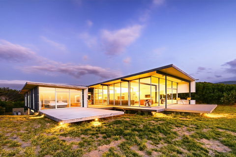 Cloudy Bay Beach House - Kawana Tourism 0