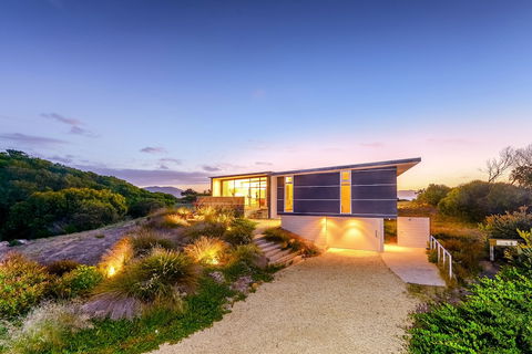 Cloudy Bay Beach House - Kawana Tourism 2